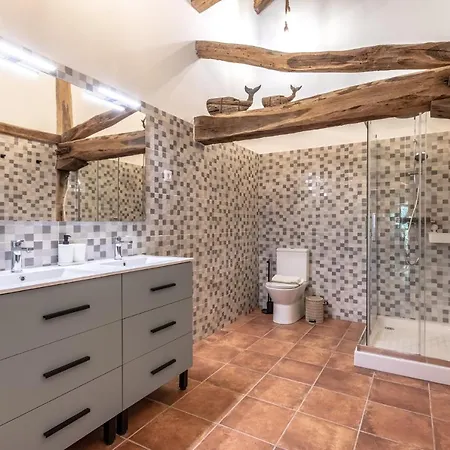 Bilbao Nature With Parking By Aston *